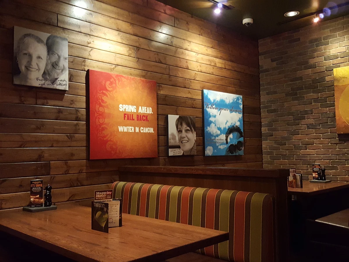 Vibe, MR MIKES SteakhouseCasual