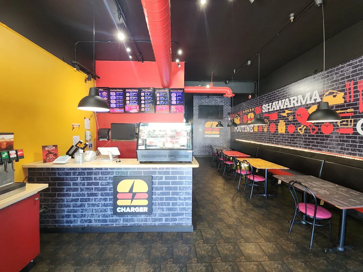 Vibe, Charger Gourmet Burgers & Poutine (HALAL)