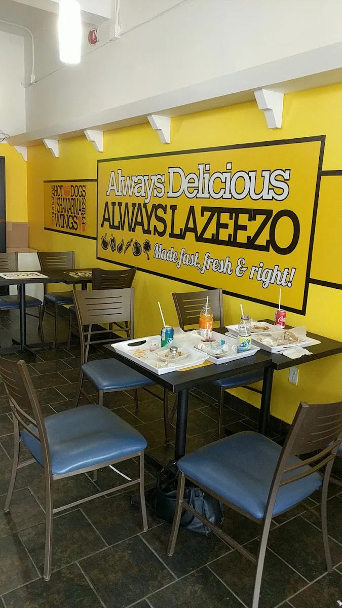 Vibe, Charger Gourmet Burgers & Poutine (HALAL)
