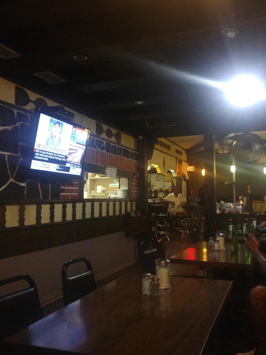 Vibe, Elias Restaurant & Tavern