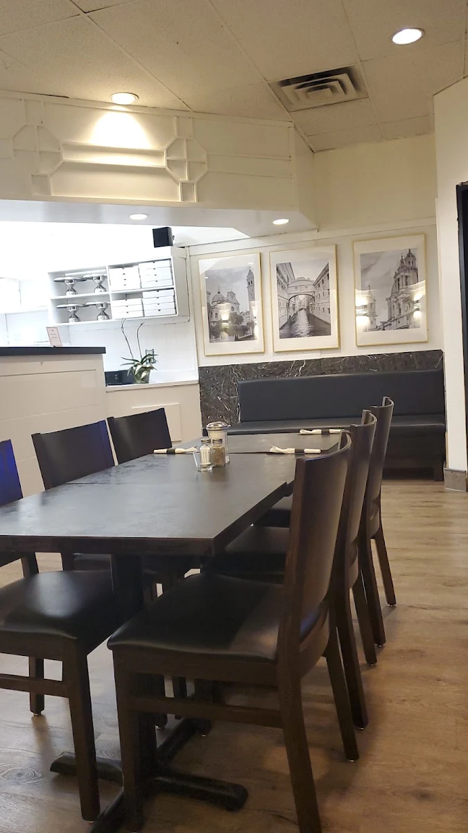 Vibe, Aladin's Pizzeria & Shawarma Place