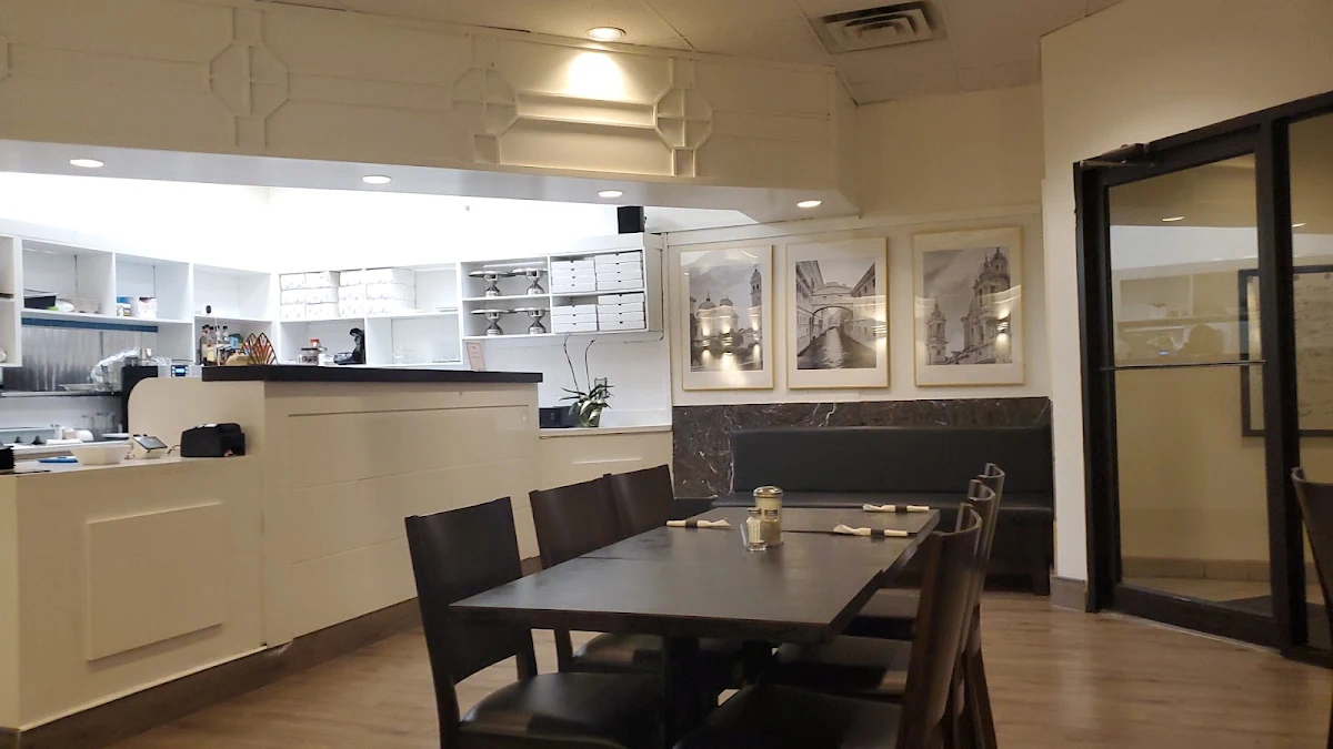 Vibe, Aladin's Pizzeria & Shawarma Place