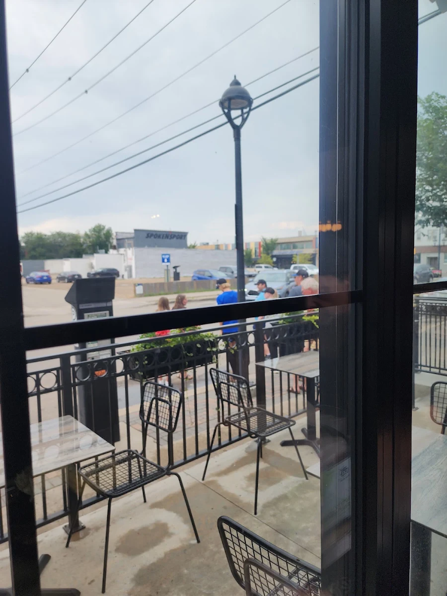 Vibe, Bistro On B