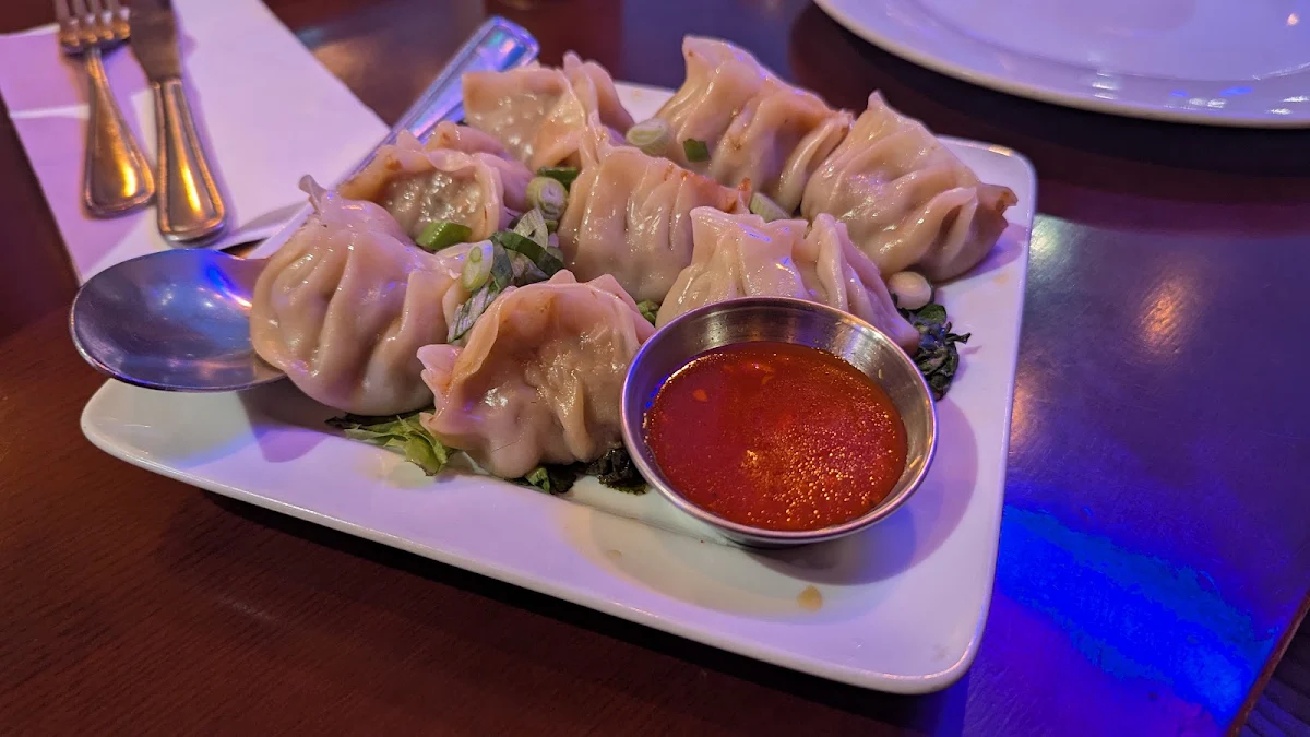 Food & drink, Everest Hakka House