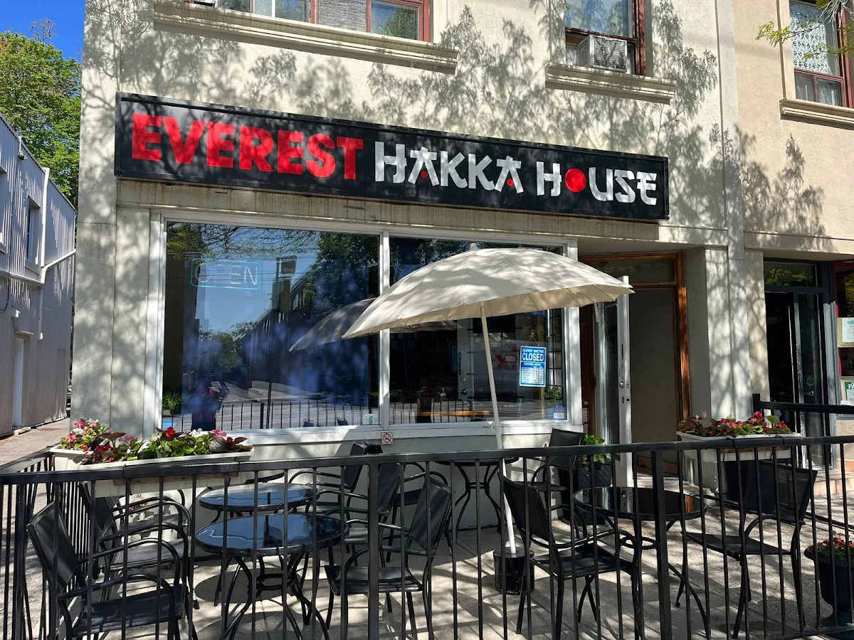 Vibe, Everest Hakka House