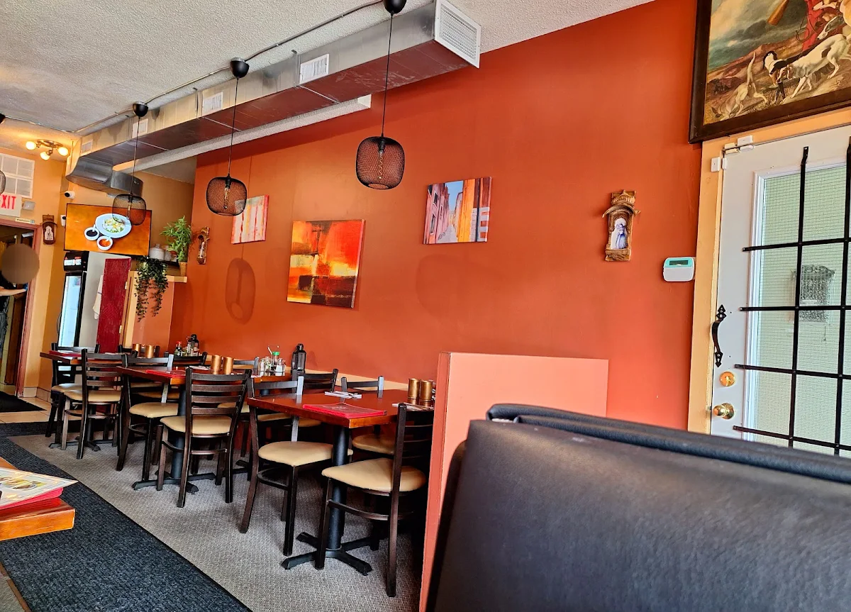 Vibe, Everest Hakka House