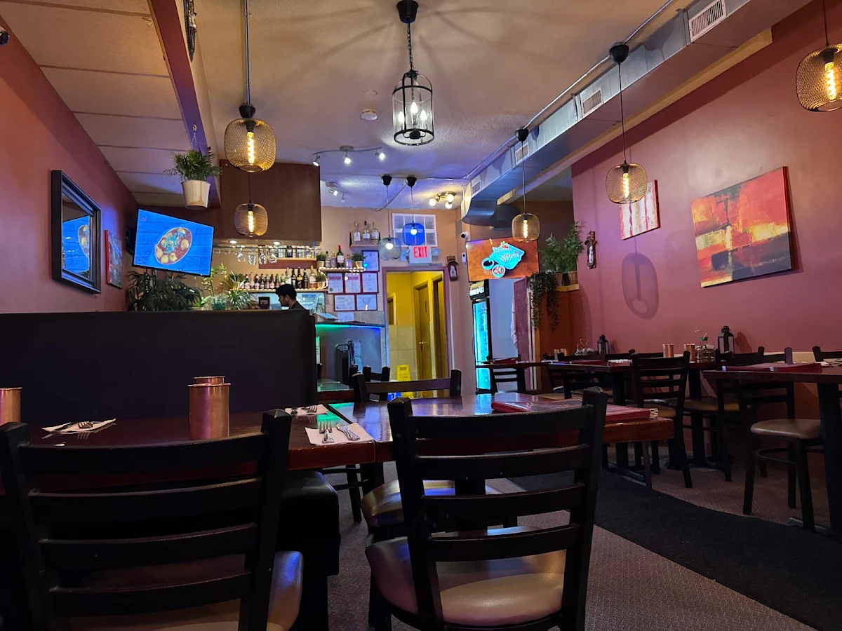 Vibe, Everest Hakka House