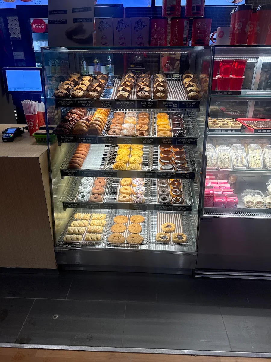 Vibe, Robin's Donuts