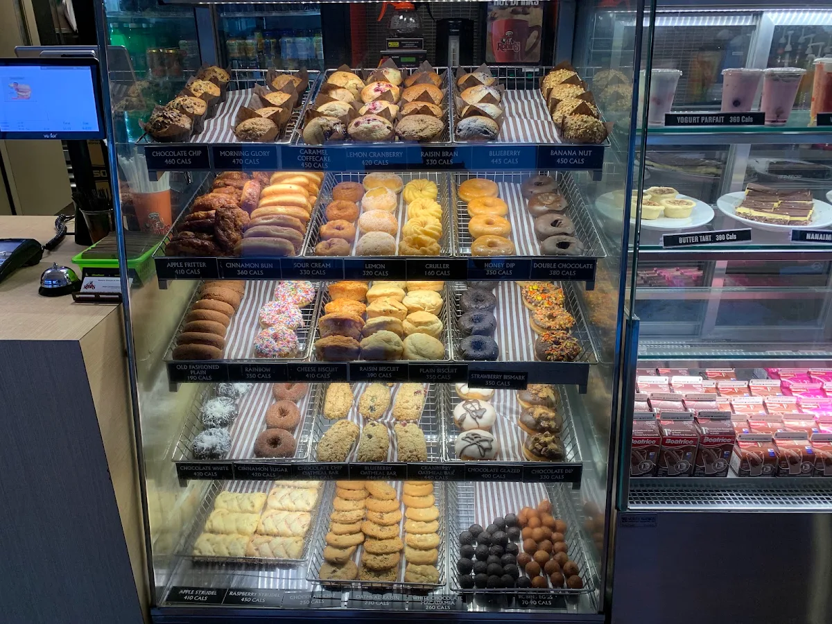 Vibe, Robin's Donuts