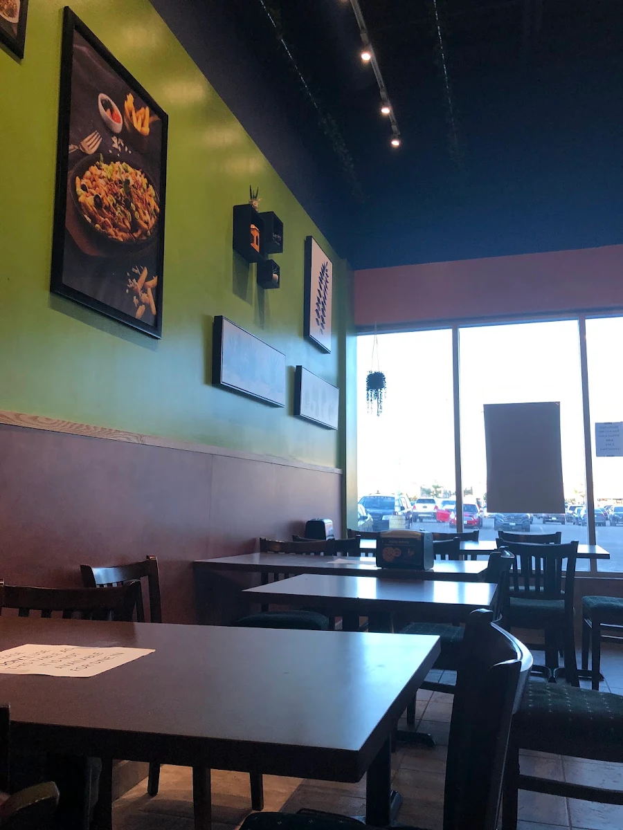 Vibe, Veggie Planet Vaughan - Vegetarian Indian Pizza, Burger and Street food Restaurant