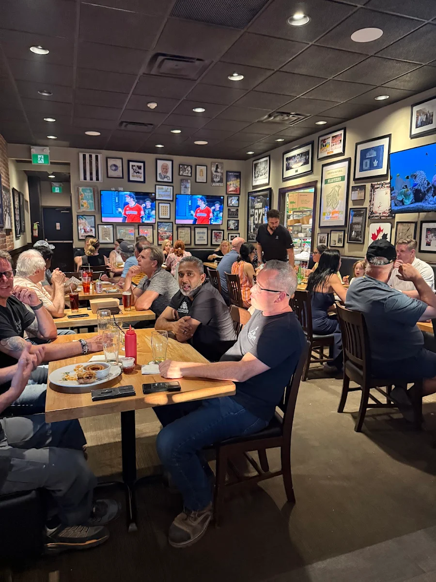 Vibe, Fred's Bar and Grill