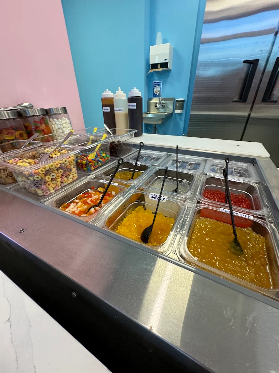 Vibe, Rollz Ice Cream & Desserts