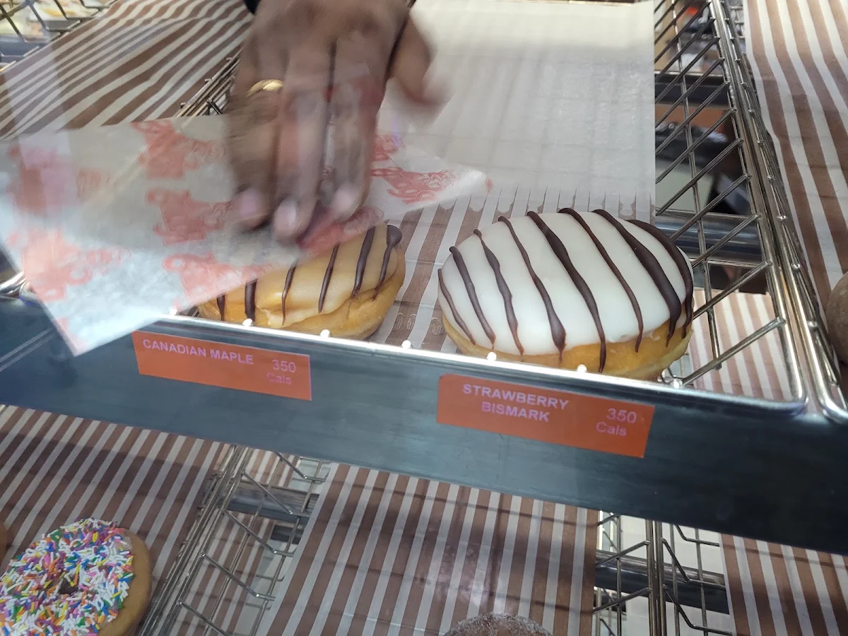 Food & drink, Robin's Donuts
