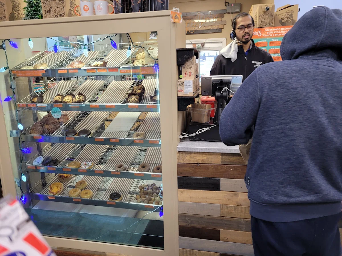 Vibe, Robin's Donuts