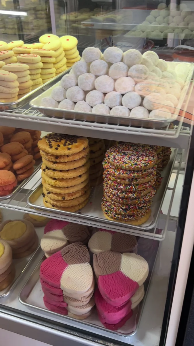 Food & drink, Tres Panaderos - Pastry & Coffee Shop