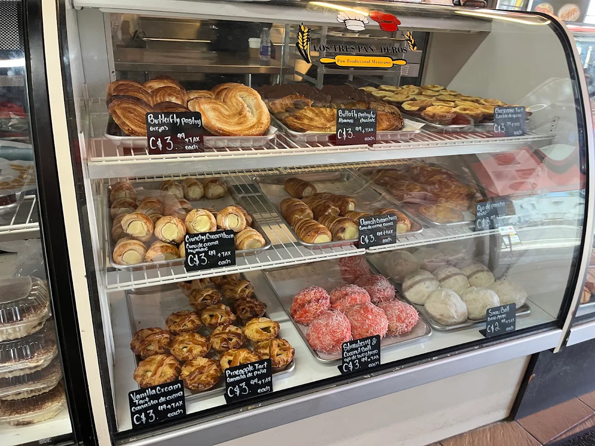 Vibe, Tres Panaderos - Pastry & Coffee Shop