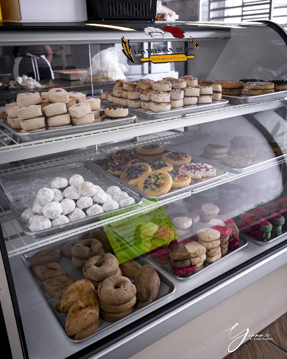 Vibe, Tres Panaderos - Pastry & Coffee Shop