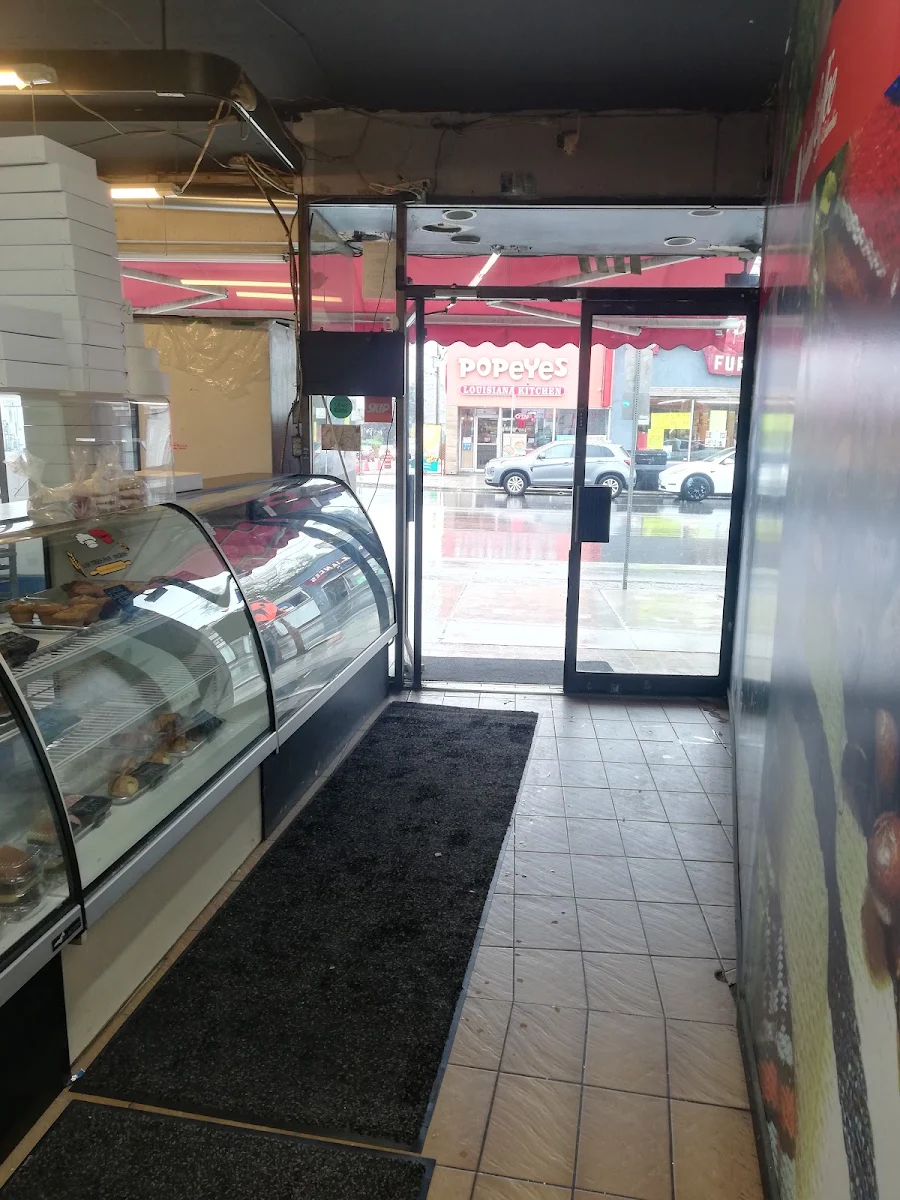 Vibe, Tres Panaderos - Pastry & Coffee Shop