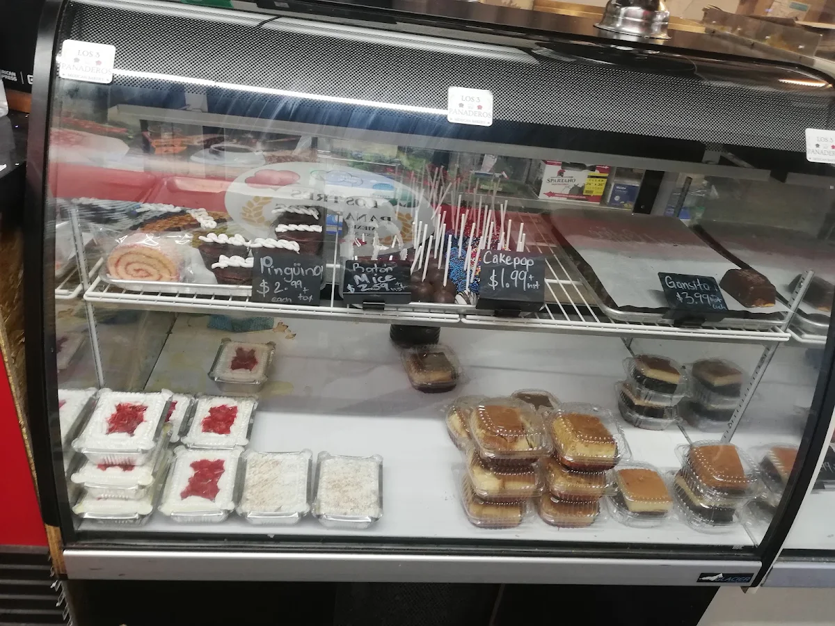 Vibe, Tres Panaderos - Pastry & Coffee Shop