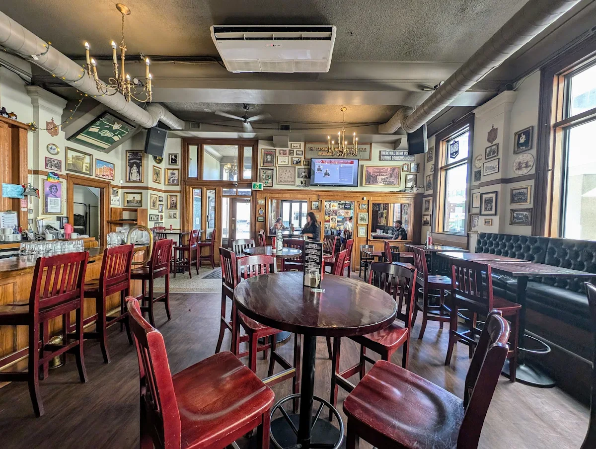 Vibe, Victoria's Tavern Downtown