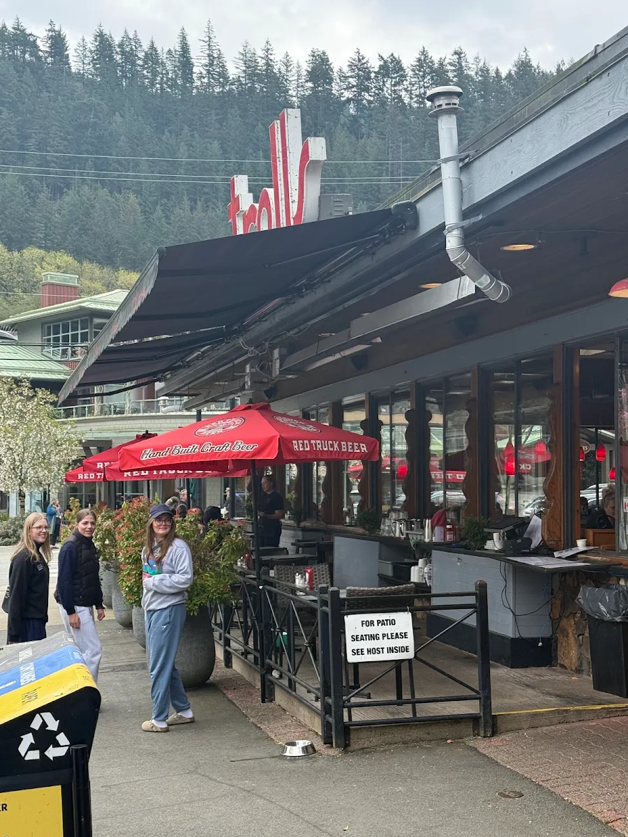 Vibe, Troll's Restaurant