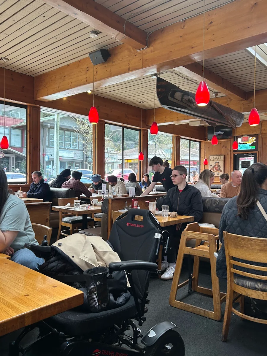 Vibe, Troll's Restaurant