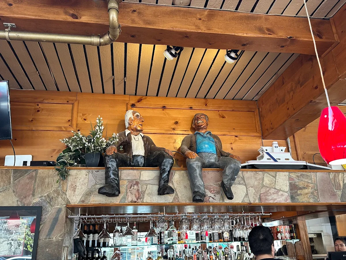 Vibe, Troll's Restaurant