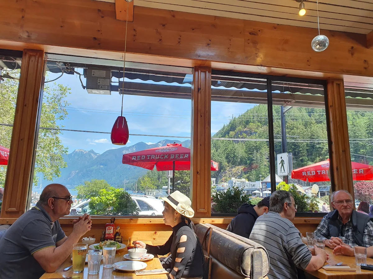 Vibe, Troll's Restaurant
