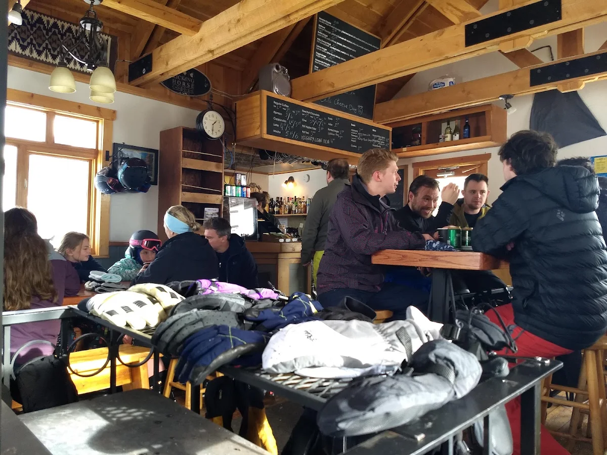 Vibe, Summit Hut