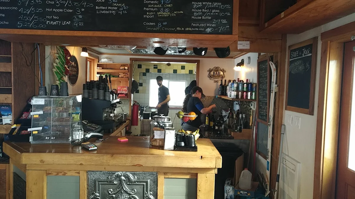 Vibe, Summit Hut
