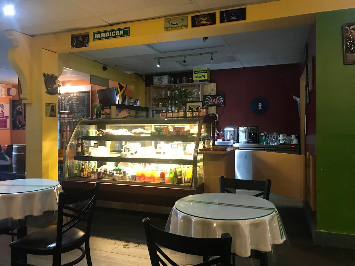 Vibe, Di Reggae Cafe