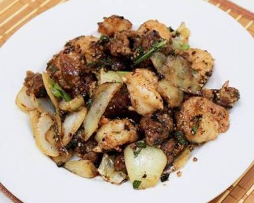 14. Beef Tenderloin Cube and Prawn with Black Pepper and Basil 香草特色鴛鴦