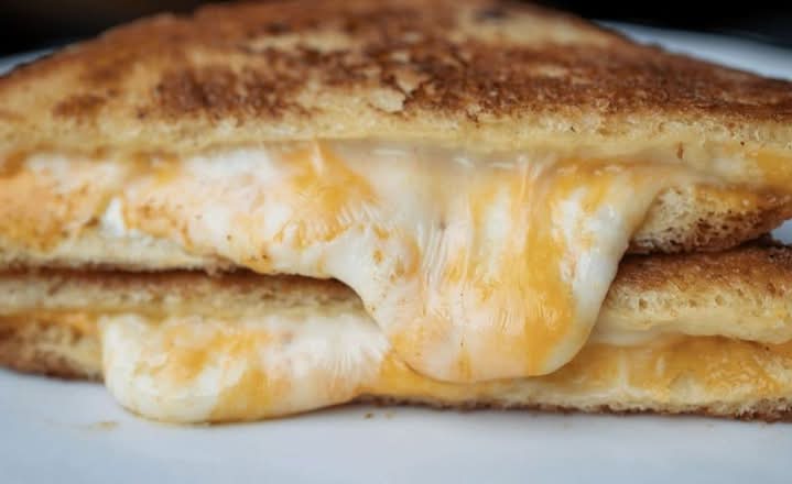 5 FROMAGES GRILL CHEESE/ 5 CHEESE GRILLED CHEESE