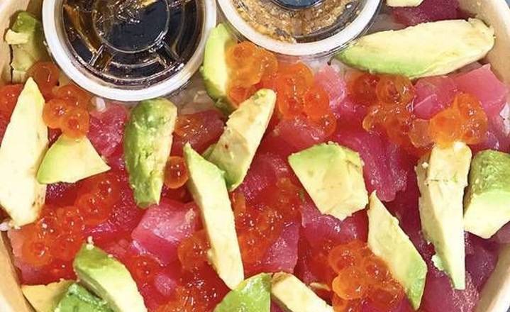 Thon, Avocat, Ikura Chirashi Bol / Tuna, Avocado, Ikura Chirashi Bowl