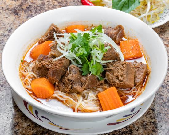 17. Fragrant beef stew w/ rice noodle / egg noodle / rice