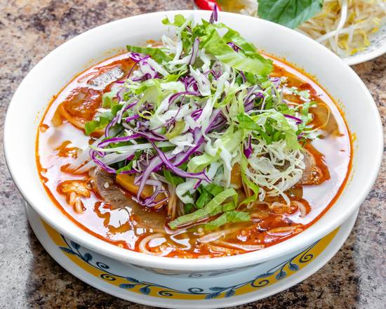 20. Spicy lemongrass flavor w/ slice beef shank, brisket, ham & Chicken ball in noodle soup.