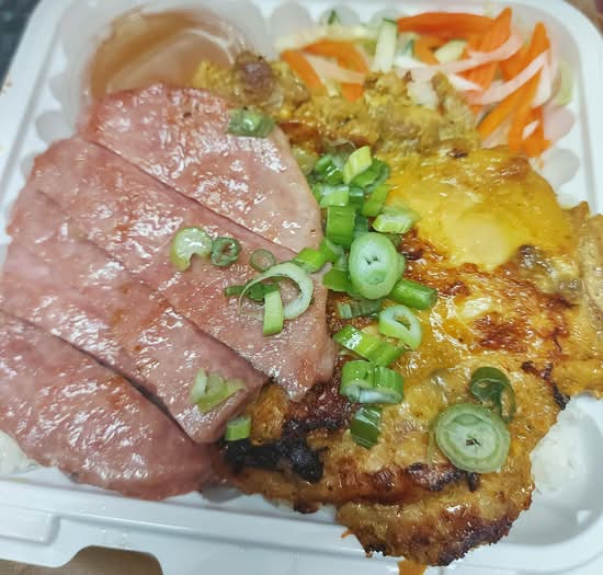 35. Grilled Lemon Grass Chicken and Minced Pork Patty
