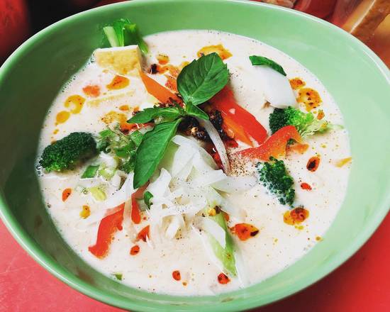 Coconut  Veggie Tofu NOODLE SOUP. (Phở rau đậu cốt dừa chua cay kiểu Thái)