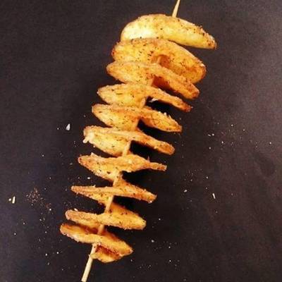 POTATO TORNADO ( xiên khoai tây chiên)