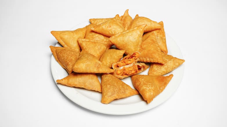 Spicy Cheese Samosas (15 pcs)