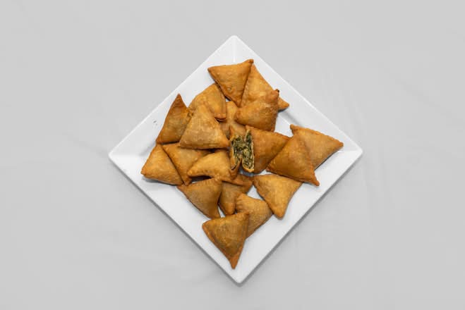 Spinach and Cheese Samosas (15 pcs)