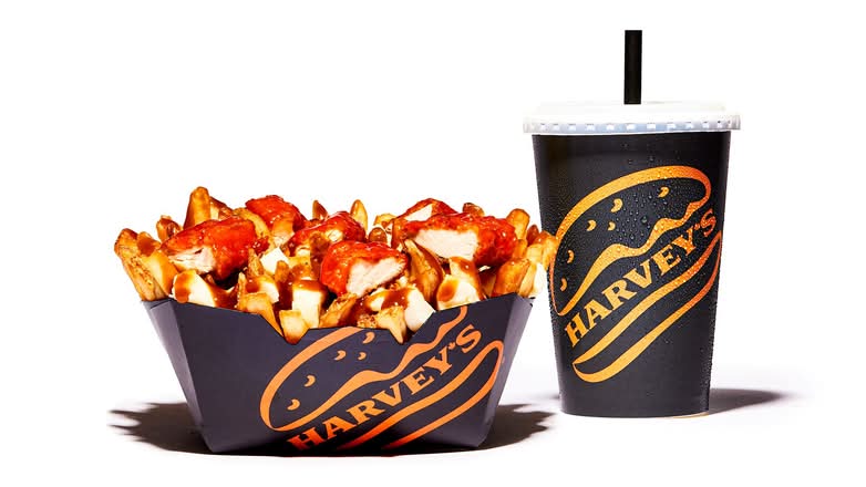 Regular Buffalo Chicken Poutine Combo 850-1120 cals