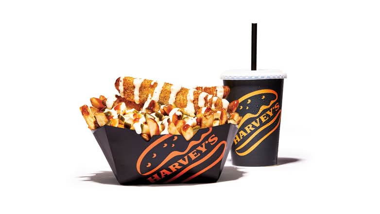 Pickle Pickle Poutine- Rg with a 20 oz drink - 930-1220 Cals