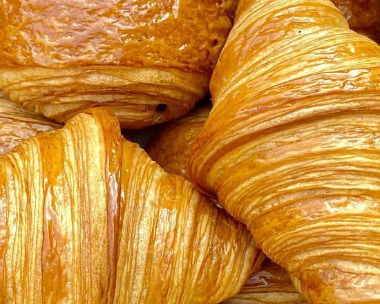 Boîte d’assortiment de six viennoiseries (choix du chef) / assorted box of six pastries (chef’s choice)