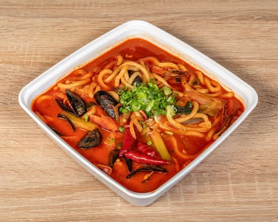 해물짬뽕탕  Spicy Seafood Noodle Soup