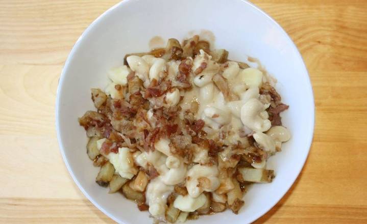 Canada - Poutine Mac N' Cheese / Canada - Mac N' Cheese Poutine