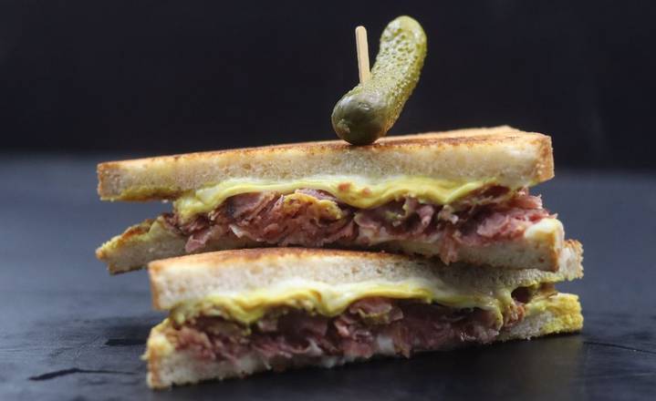 Grilled Cheese à la Viande Fumée / Smoked Meat Grilled Cheese