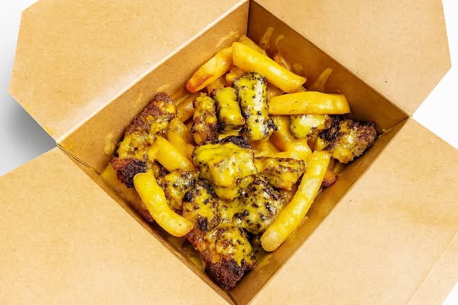 Fries loaded with minced meat (Goorilla Fries)