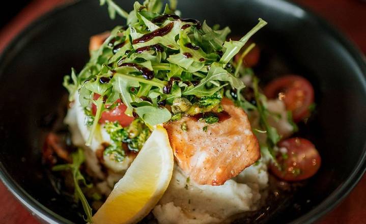 Filet de saumon rôti / Roasted Salmon Fillet.