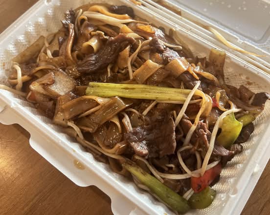 Pan Fry Beef and Onion Chow Fun(Flat Rice Noodle)